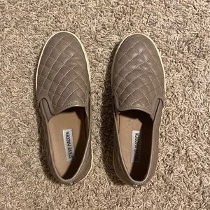 Steve Madden Slip on shoes